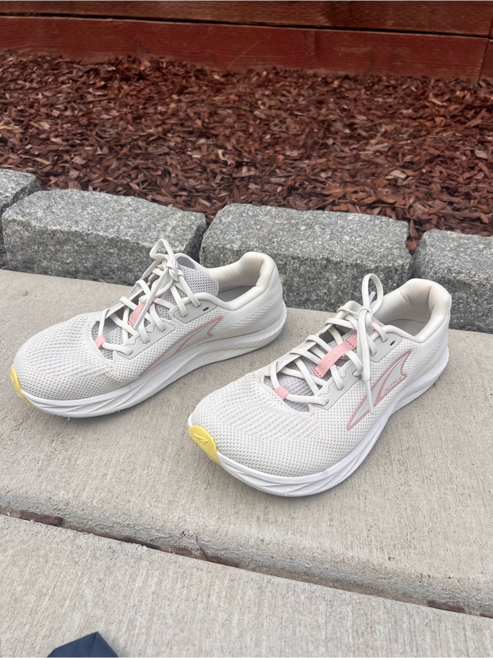 Altra Escalante 4 Women’s Size 8 White Rose Violet Running Shoes